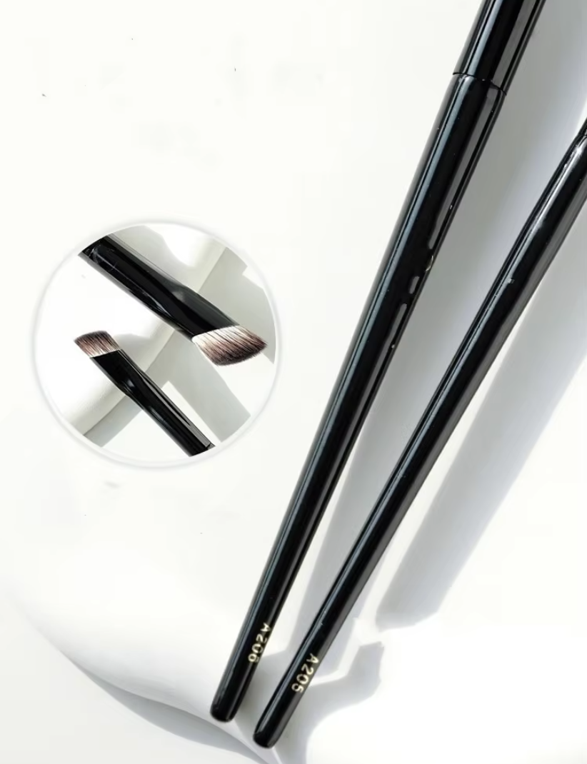 Triangle Makeup Brush Conceale – Beauty Makeup Logo Design recenzja i cena