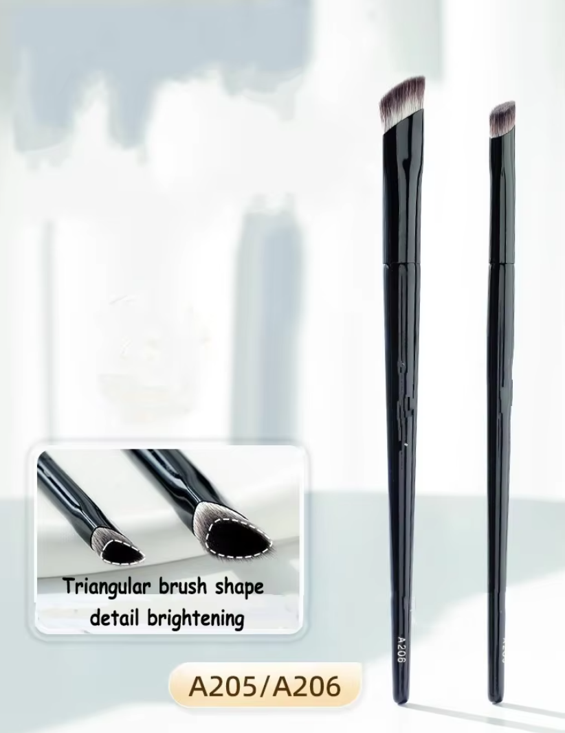 Triangle Makeup Brush Conceale – Beauty Makeup Logo Design recenzja i cena