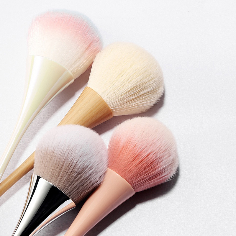 Dust Cleaning Nail Brush Manic – Beauty Flower Makeup recenzja i cena